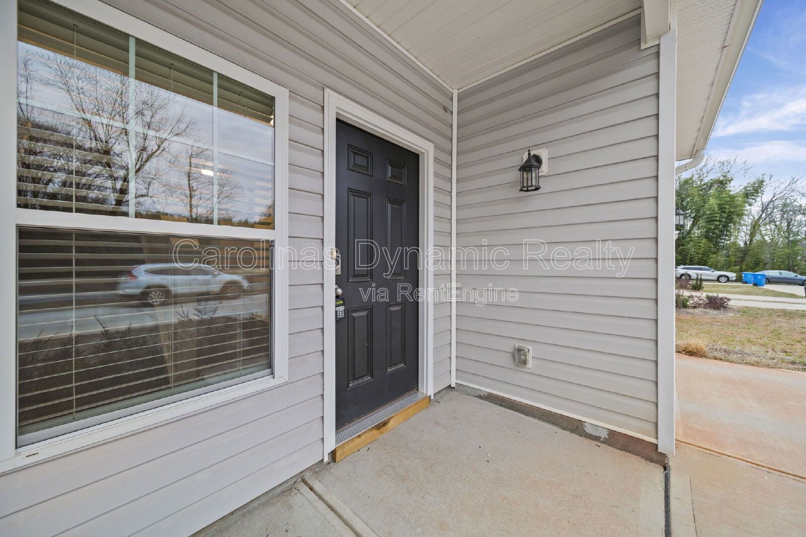 End Unit Townhouse | 3 Bedrooms | 2.5 Baths | Granite Counters | Stainless Steel Appliances property image