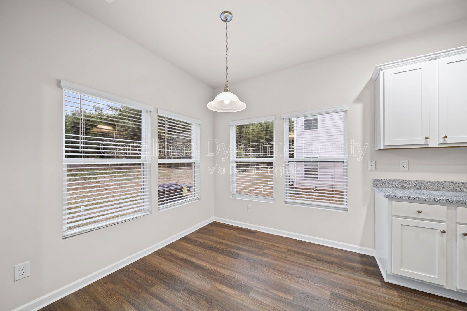 End Unit Townhouse | 3 Bedrooms | 2.5 Baths | Granite Counters | Stainless Steel Appliances property image