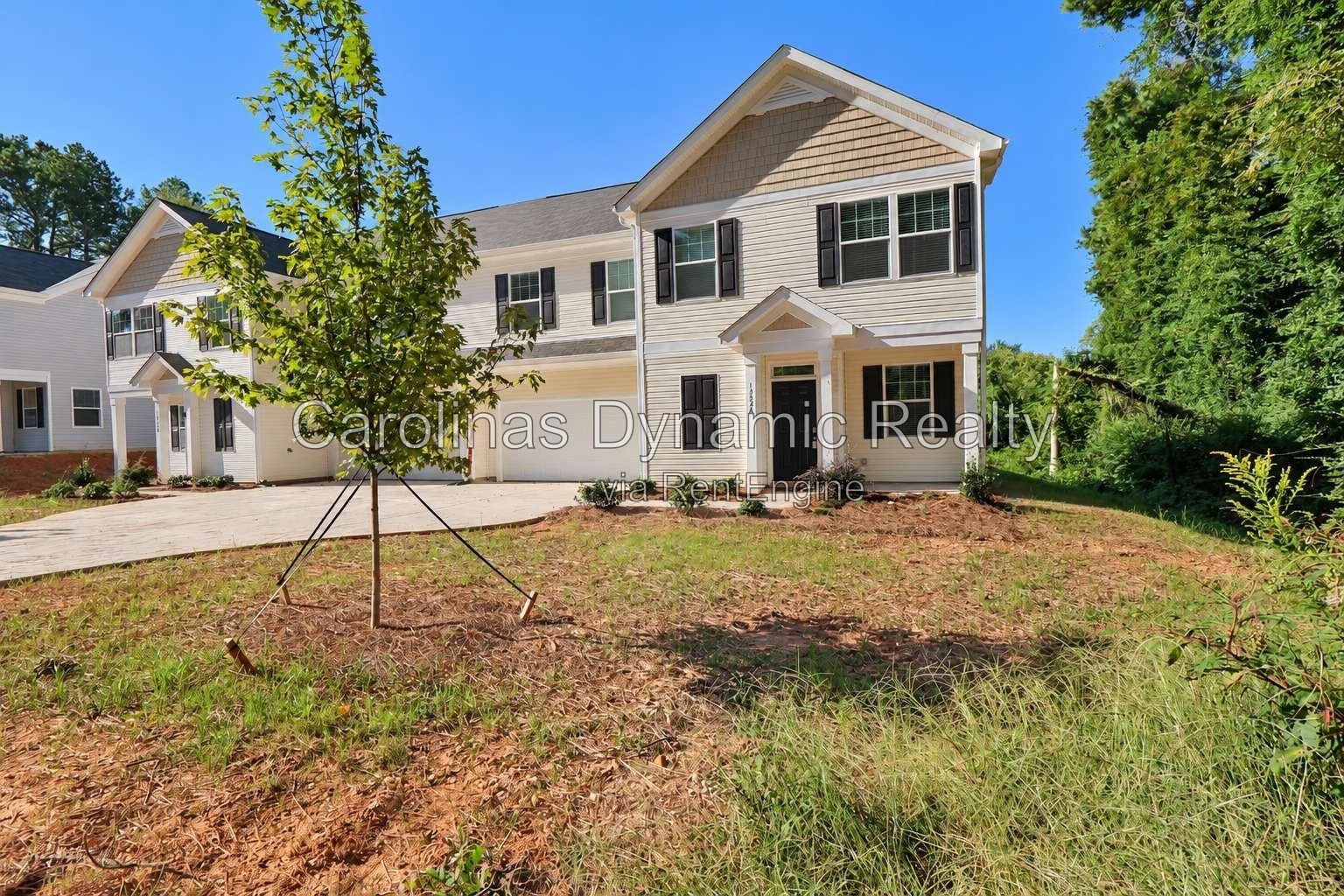 Bright End-Unit Townhome with Two-Car Garage & Convenient Access to I-485 property image