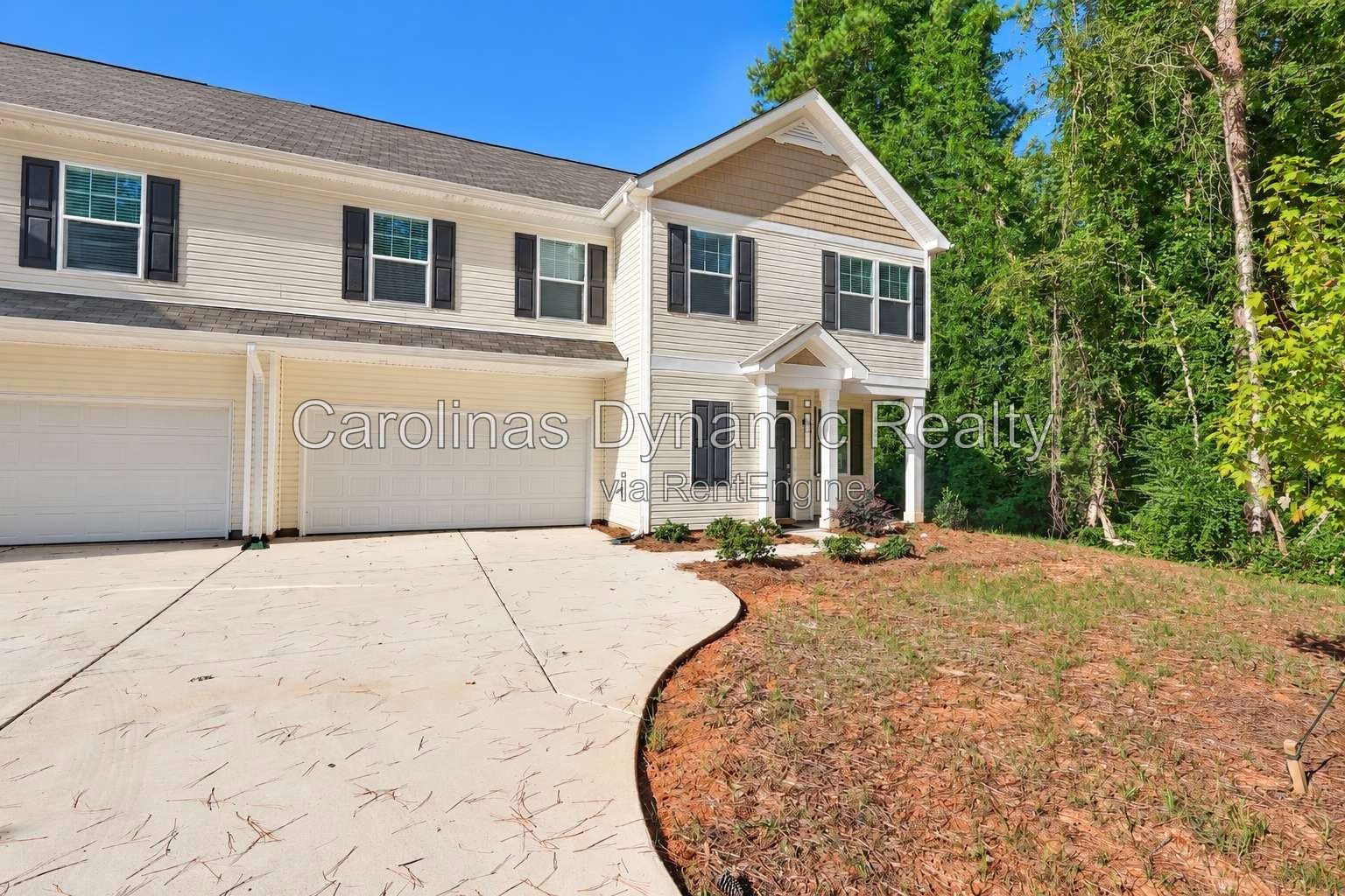 Bright End-Unit Townhome with Two-Car Garage & Convenient Access to I-485 property image