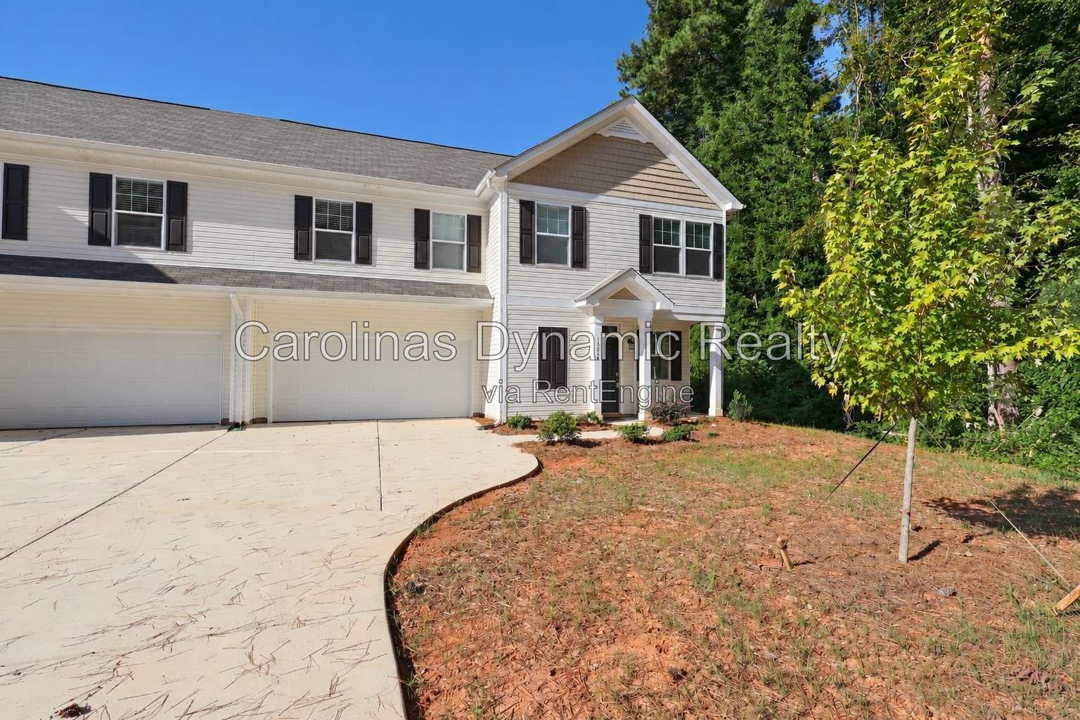 Bright End-Unit Townhome with Two-Car Garage & Convenient Access to I-485 property image