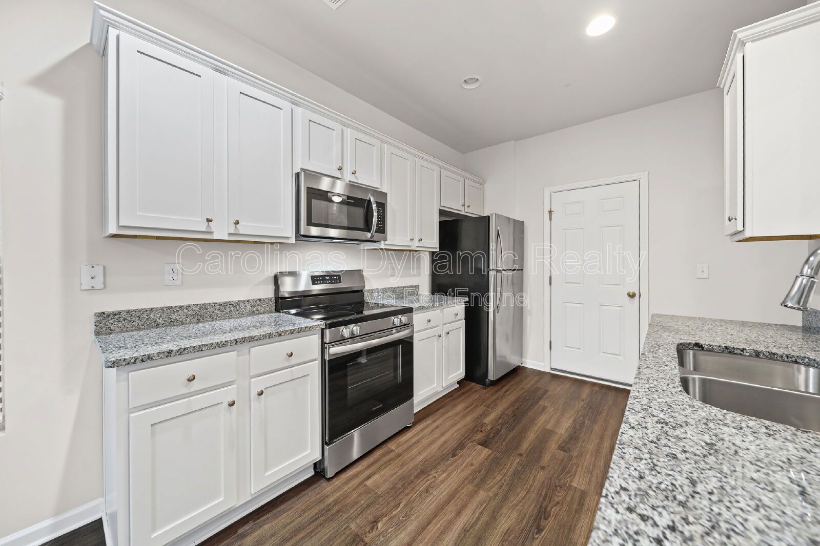 End Unit Townhouse | 3 Bedrooms | 2.5 Baths | Granite Counters | Stainless Steel Appliances property image