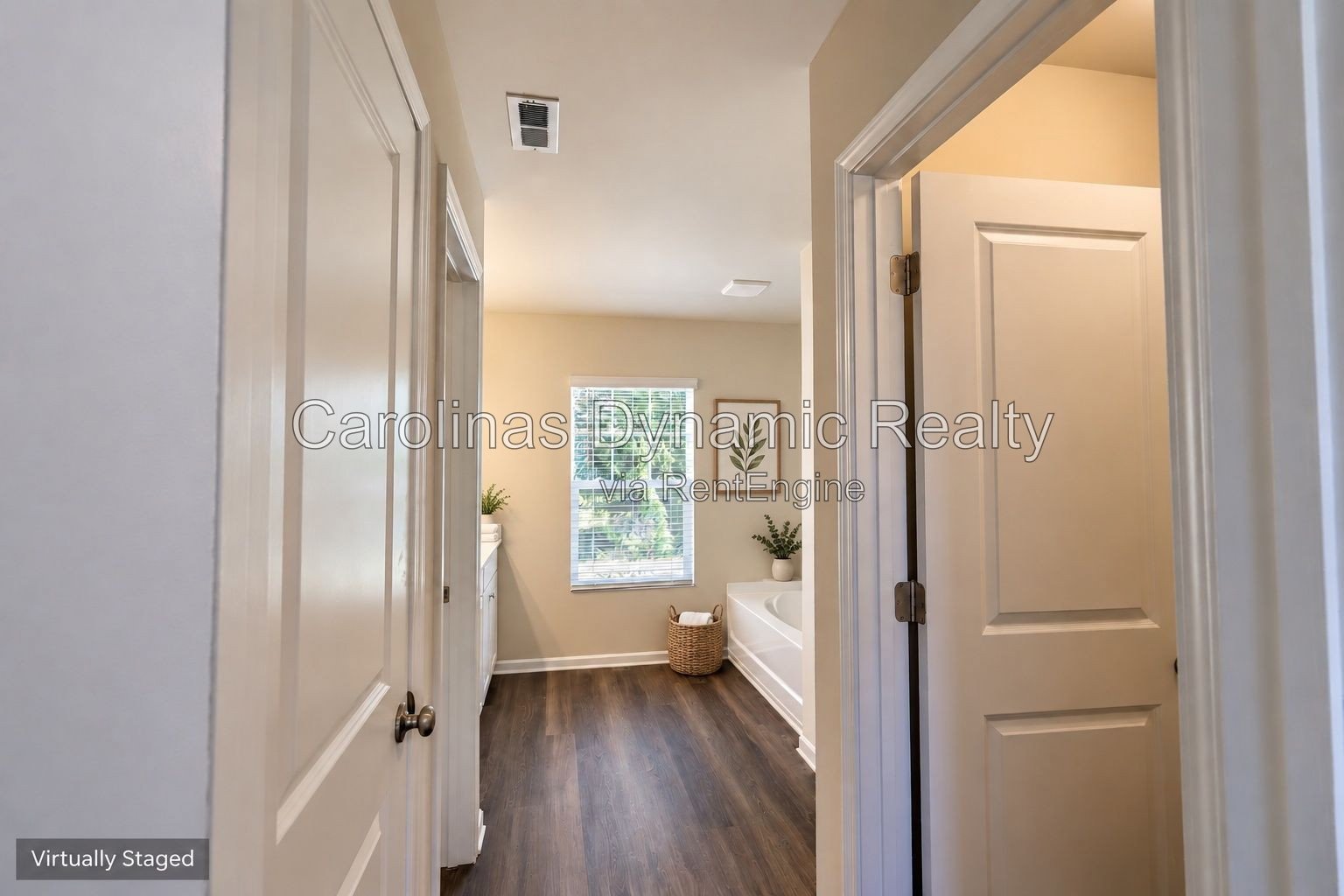 Bright End-Unit Townhome with Two-Car Garage & Convenient Access to I-485 property image