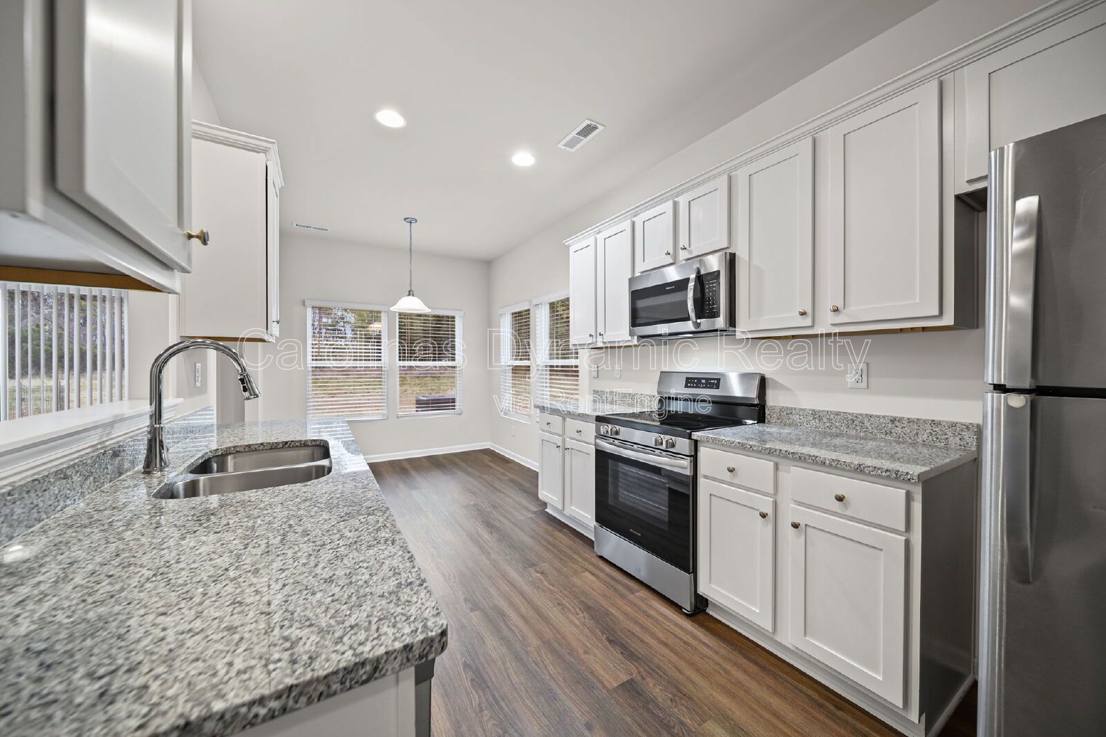 End Unit Townhouse | 3 Bedrooms | 2.5 Baths | Granite Counters | Stainless Steel Appliances property image