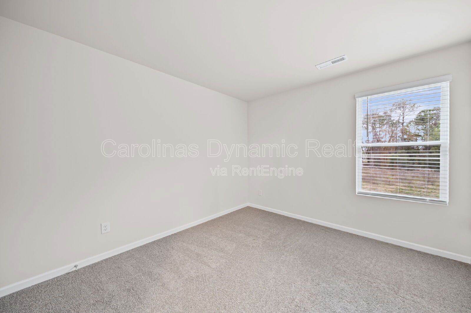 End Unit Townhouse | 3 Bedrooms | 2.5 Baths | Granite Counters | Stainless Steel Appliances property image