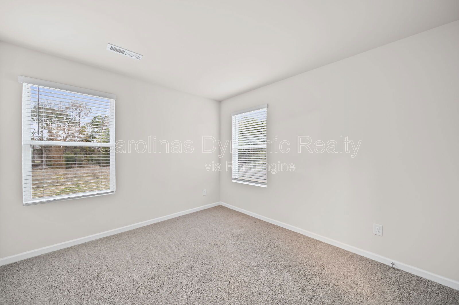 End Unit Townhouse | 3 Bedrooms | 2.5 Baths | Granite Counters | Stainless Steel Appliances property image