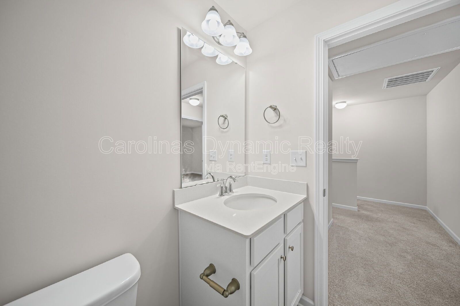 End Unit Townhouse | 3 Bedrooms | 2.5 Baths | Granite Counters | Stainless Steel Appliances property image