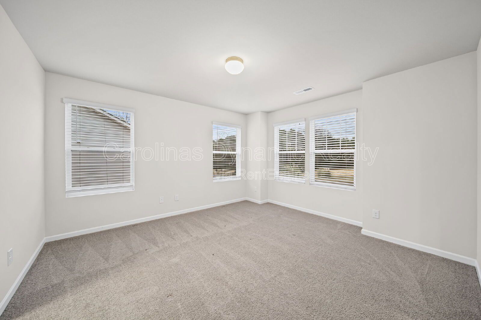 End Unit Townhouse | 3 Bedrooms | 2.5 Baths | Granite Counters | Stainless Steel Appliances property image