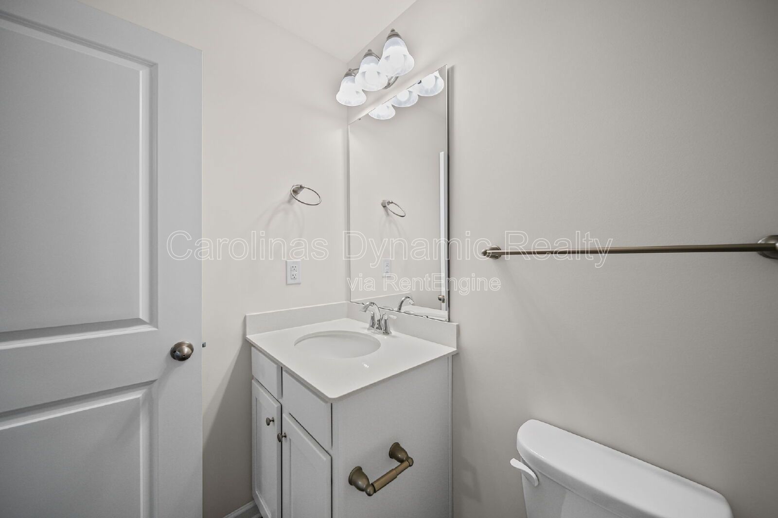 End Unit Townhouse | 3 Bedrooms | 2.5 Baths | Granite Counters | Stainless Steel Appliances property image