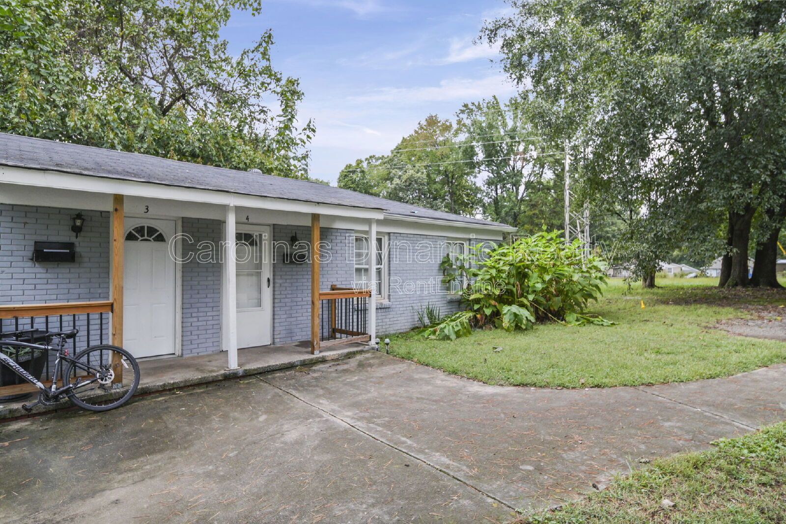 2 Bedrooms | 1 Bath | Hardwood Floors | Fresh Paint | Private Deck property image