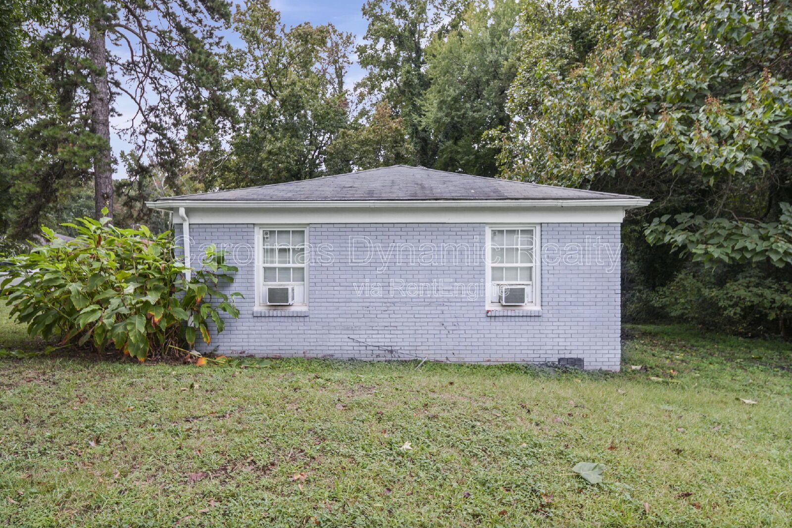 2 Bedrooms | 1 Bath | Hardwood Floors | Fresh Paint | Private Deck property image