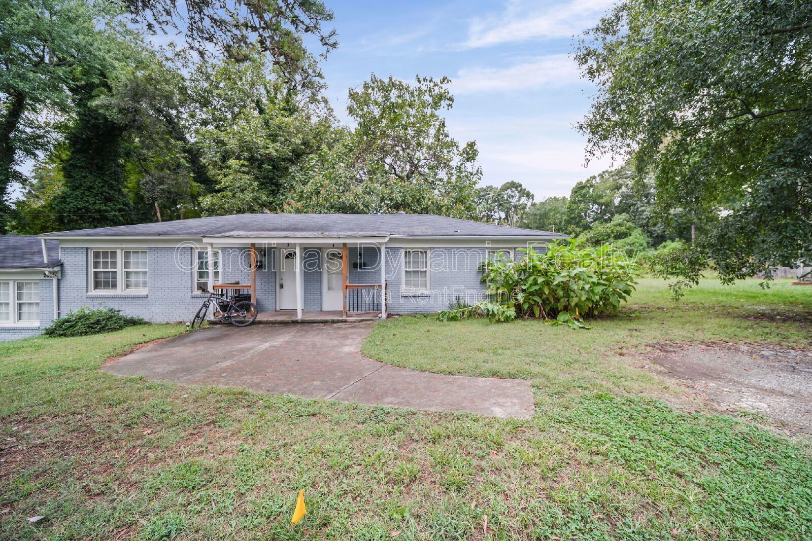 2 Bedrooms | 1 Bath | Hardwood Floors | Fresh Paint | Private Deck property image