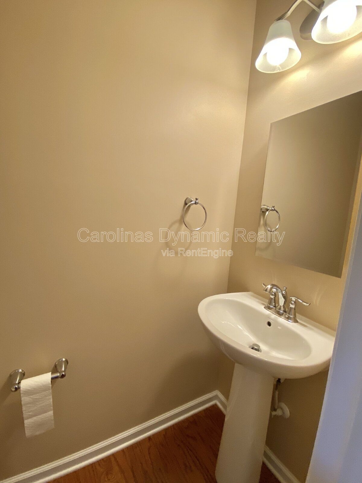 End Unit Townhouse | 2 Primary Suites | Hardwood Floors | Granite Counters | Stainless Steel Appliances property image