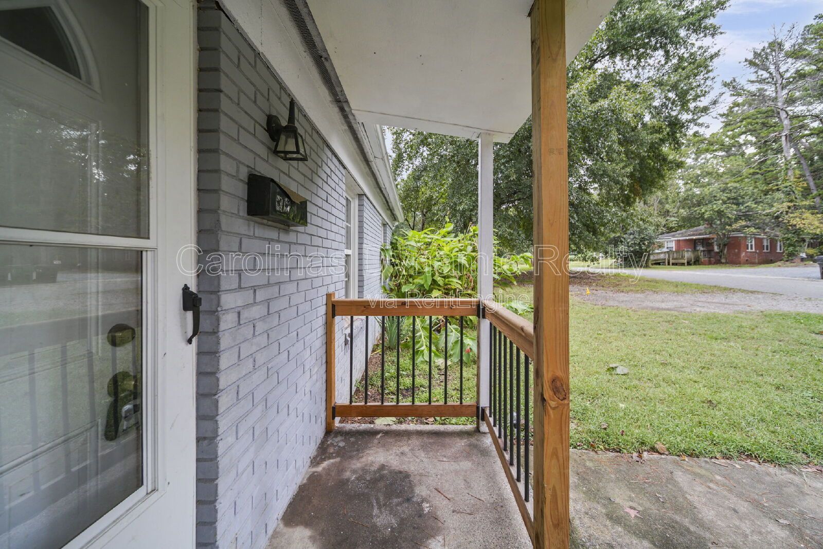 2 Bedrooms | 1 Bath | Hardwood Floors | Fresh Paint | Private Deck property image