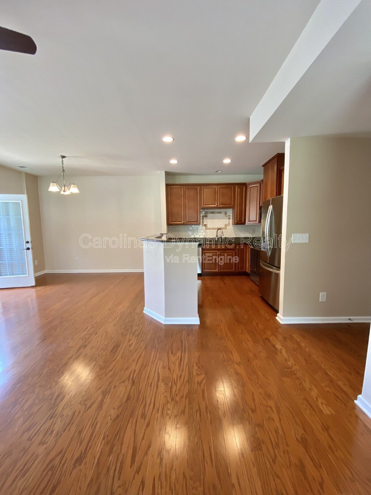 End Unit Townhouse | 2 Primary Suites | Hardwood Floors | Granite Counters | Stainless Steel Appliances property image