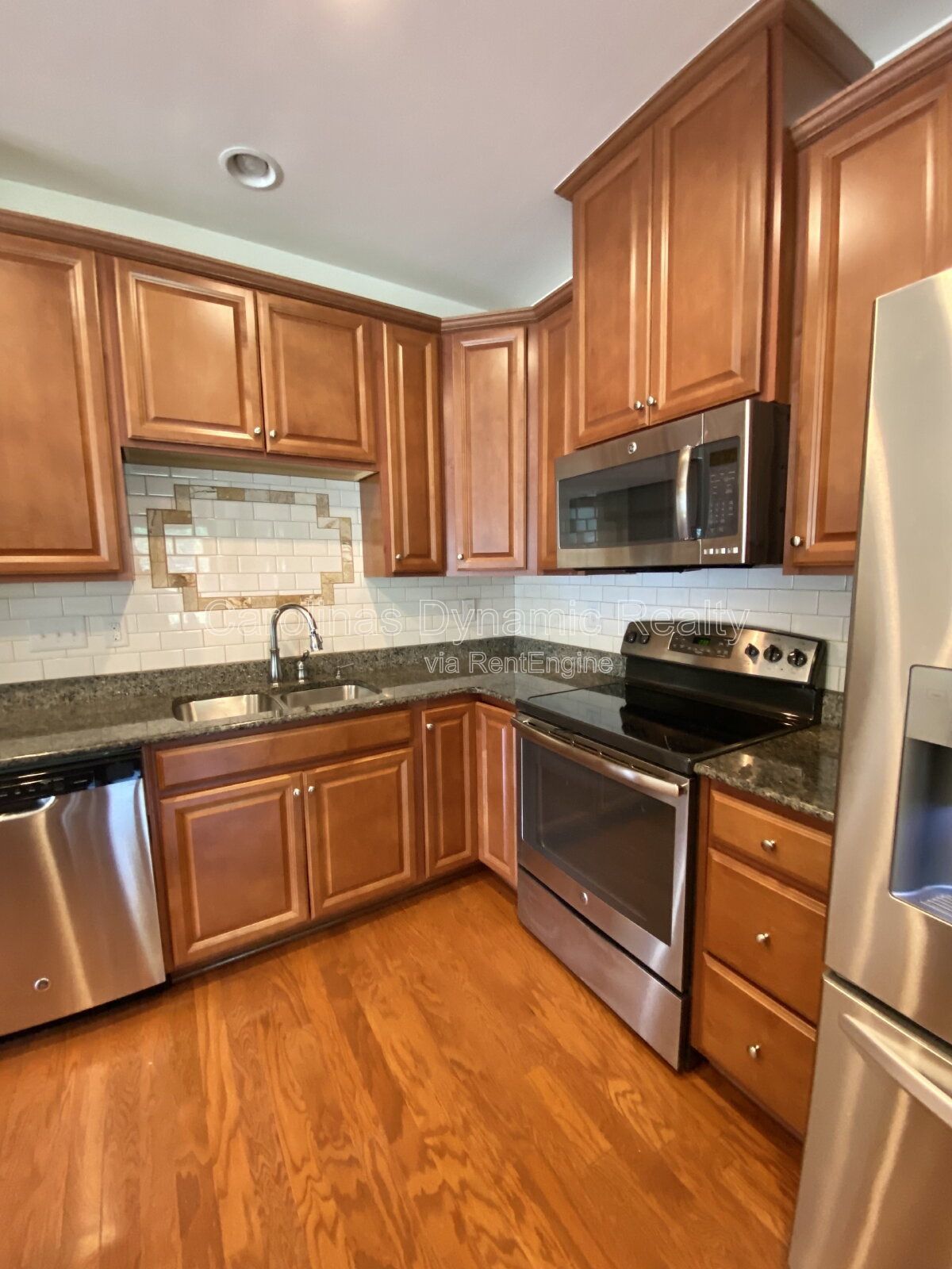 End Unit Townhouse | 2 Primary Suites | Hardwood Floors | Granite Counters | Stainless Steel Appliances property image