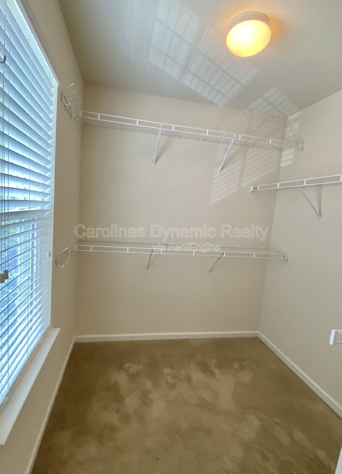 End Unit Townhouse | 2 Primary Suites | Hardwood Floors | Granite Counters | Stainless Steel Appliances property image