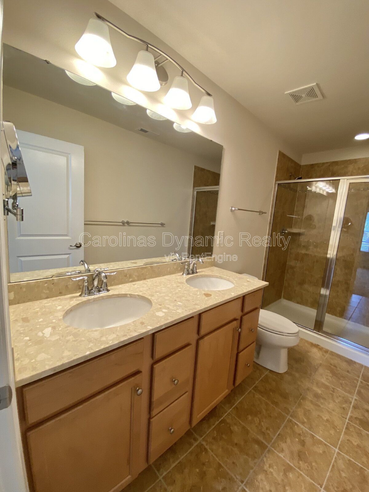 End Unit Townhouse | 2 Primary Suites | Hardwood Floors | Granite Counters | Stainless Steel Appliances property image