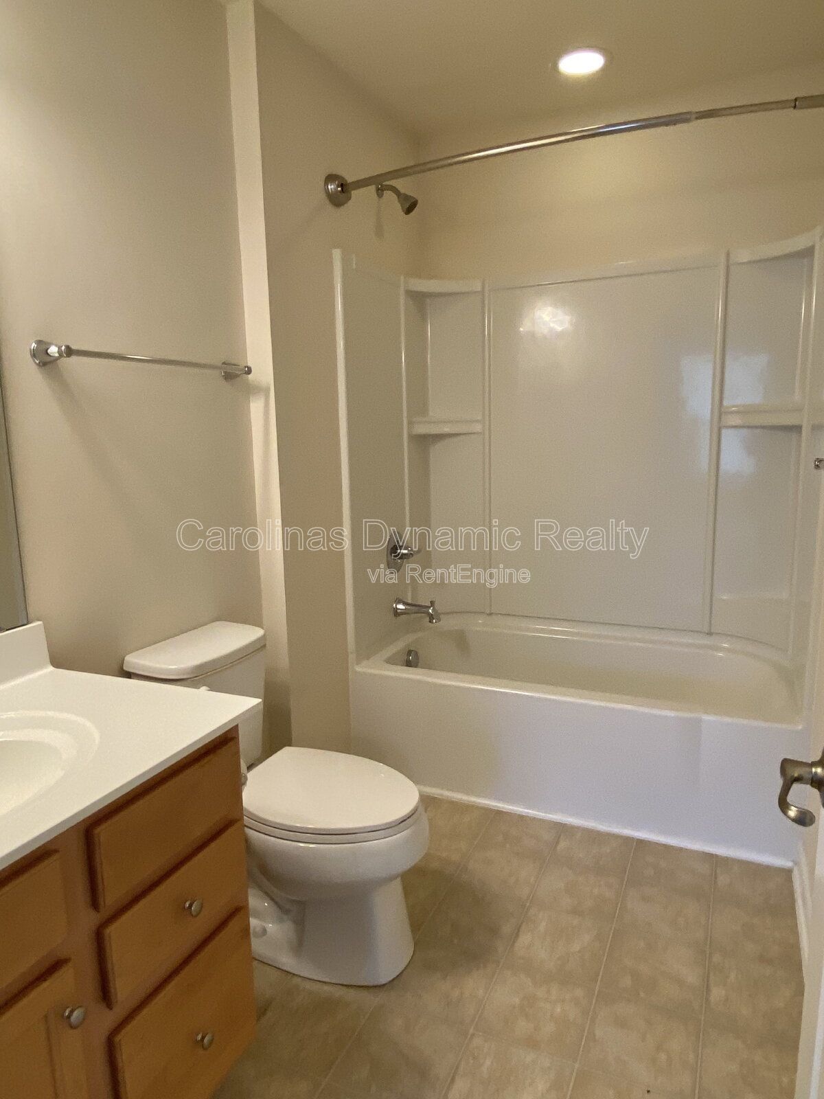 End Unit Townhouse | 2 Primary Suites | Hardwood Floors | Granite Counters | Stainless Steel Appliances property image