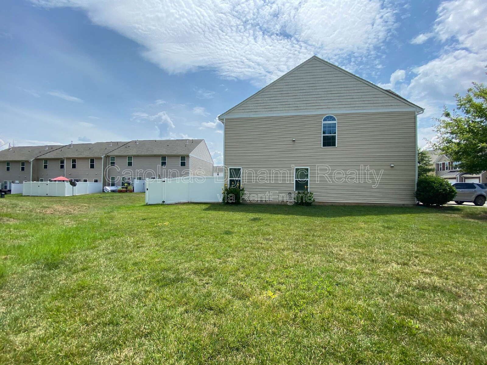 End Unit Townhouse | 2 Primary Suites | Hardwood Floors | Granite Counters | Stainless Steel Appliances property image