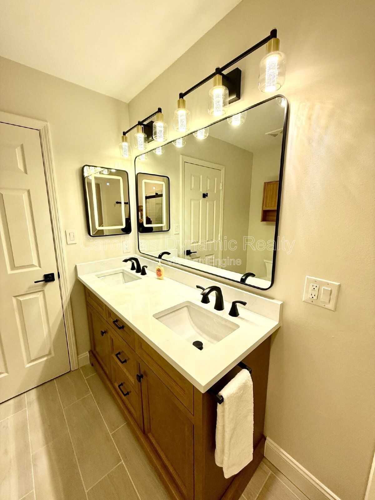 Amazing Ballantyne Location | Totally Updated & Renovated | End Unit Townhouse | Granite Counters | Stainless Appliances property image