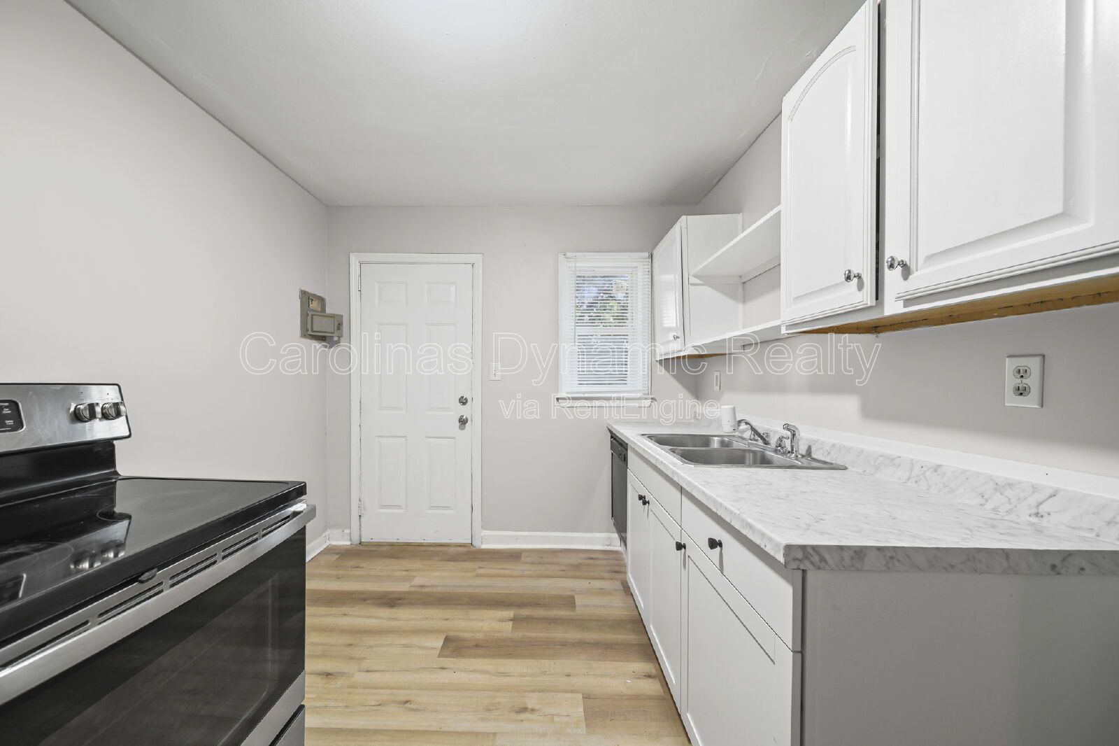 2 Bedrooms | 1 Bath | Hardwood Floors | Fresh Paint | Private Deck property image