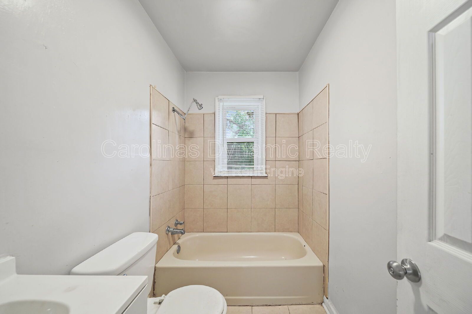 2 Bedrooms | 1 Bath | Hardwood Floors | Fresh Paint | Private Deck property image