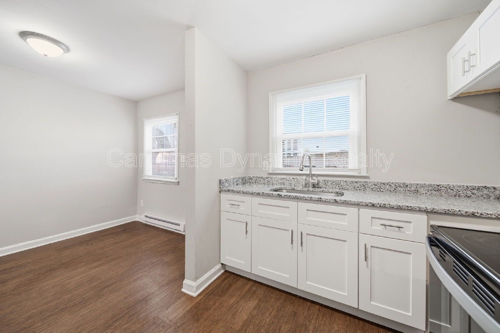 2 Bedrooms | Hardwood Floors | Granite Counters | Stainless Steel Appliances property image