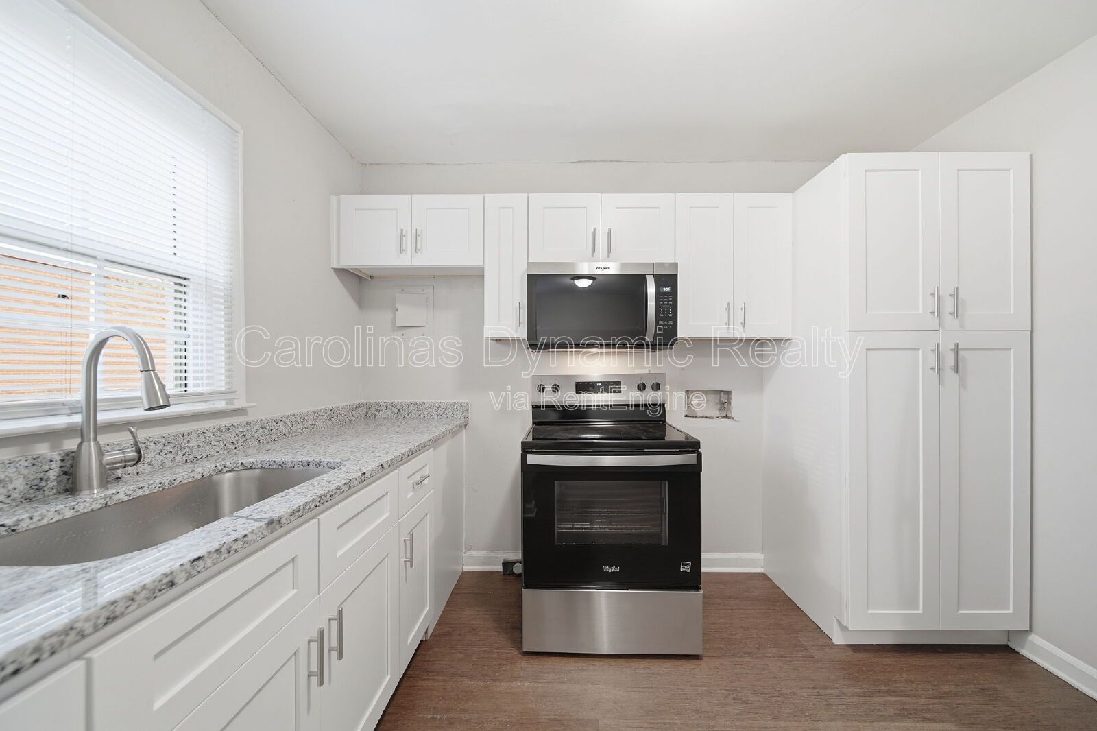 2 Bedrooms | Hardwood Floors | Granite Counters | Stainless Steel Appliances property image